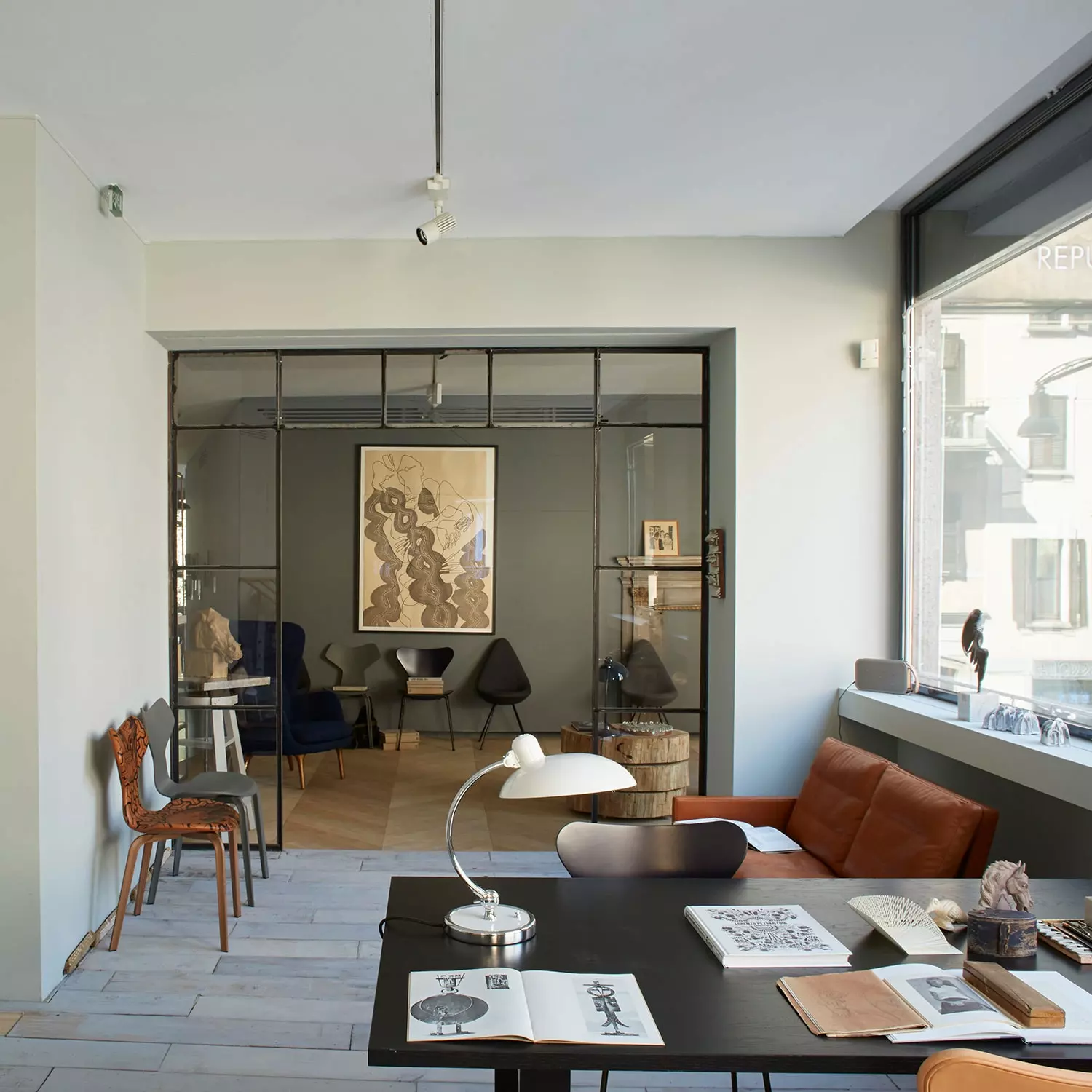 Fritz Hansen Kaiser Idell 6631-T Table Lamp, White 8 Fritz Hansen Kaiser Idell 6631-T Table Lamp, White - Afbeelding 6