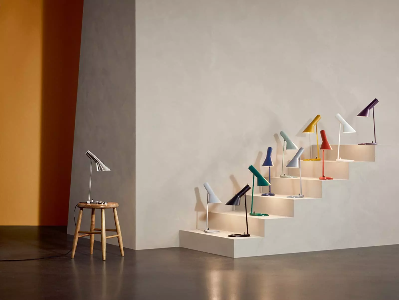 Louis Poulsen AJ Mini Tafellamp, Gepolijst Roestvrij Staal 5 Louis Poulsen AJ Mini Tafellamp, Gepolijst Roestvrij Staal - Afbeelding 3