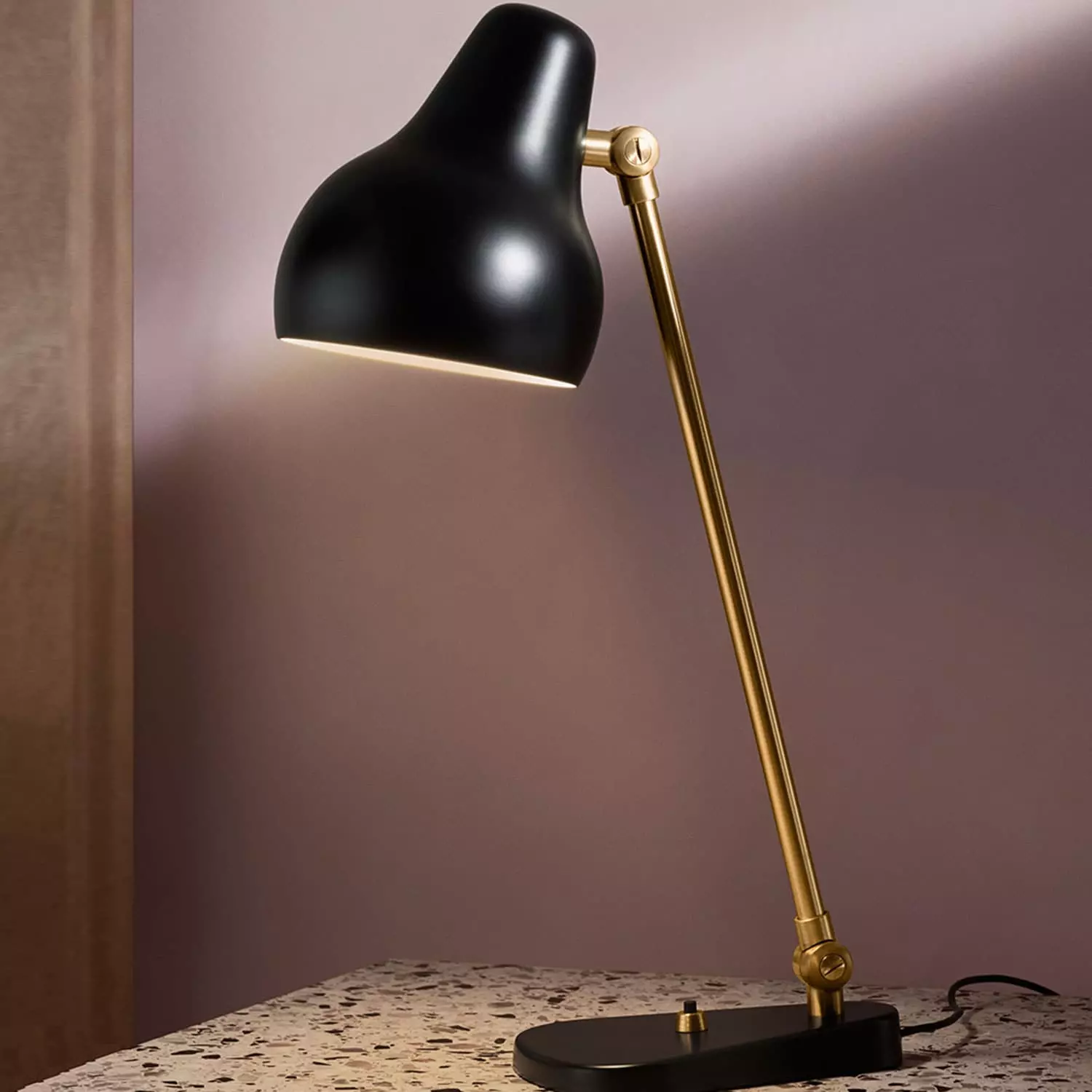 Louis Poulsen VL38 Table Lamp, Black/Brass 4 Louis Poulsen VL38 Table Lamp, Black/Brass - Afbeelding 2