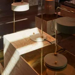 Made By Hand Petite Machine Tafellamp, Oyster White 9 Made By Hand Petite Machine Tafellamp, Oyster White -Tafellampen Verkoopwinkel made by hand petite machine tafellamp 3