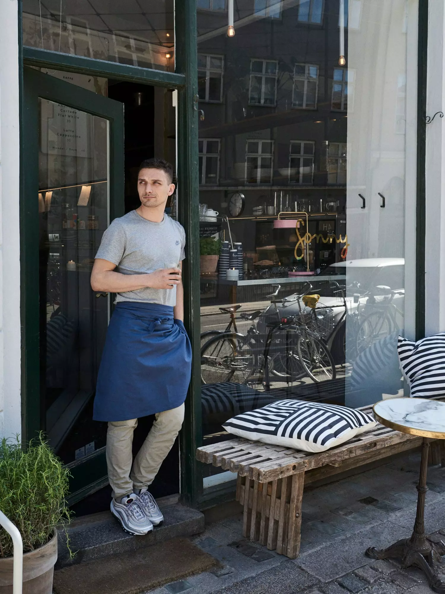 Made By Hand Petite Machine Tafellamp, Lichtroze 5 Made By Hand Petite Machine Tafellamp, Lichtroze - Afbeelding 3