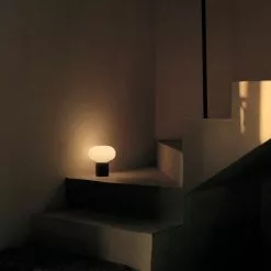 New Works Karl-Johan Tafellamp Draagbaar, Woudgroen -Tafellampen Verkoopwinkel new works karl johan tafellamp draagbaar 36