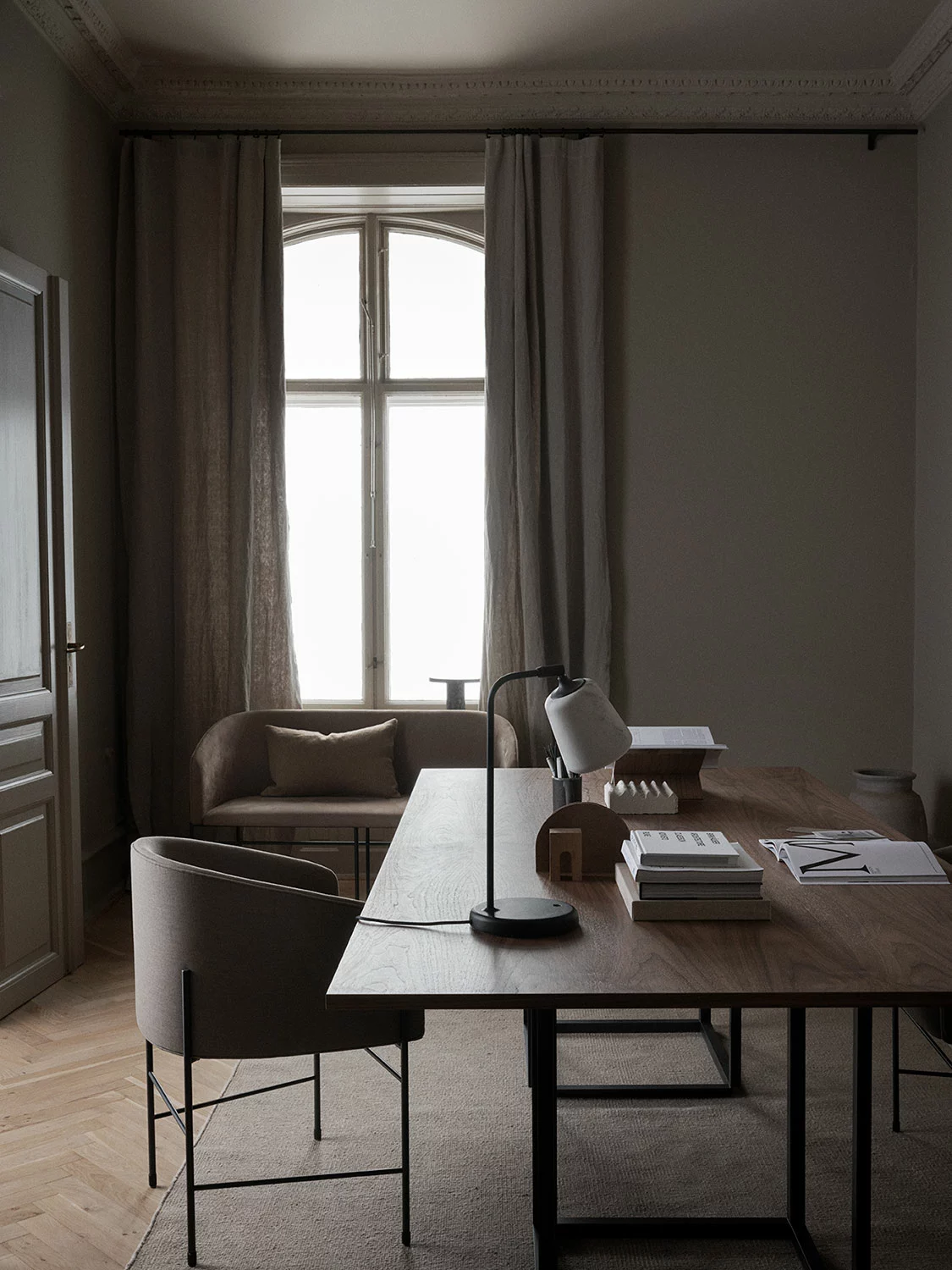 New Works Material Table Lamp, White Marble 5 New Works Material Table Lamp, White Marble - Afbeelding 3