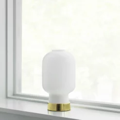 Normann Copenhagen Amp Tafellamp, Wit / Messing -Tafellampen Verkoopwinkel normann copenhagen amp tafellamp 2
